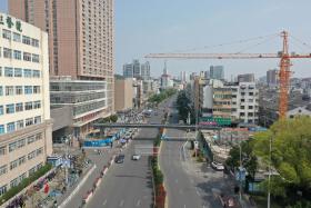 定了！万松路人民医院天桥实景图曝光，预计开放通行时间…
