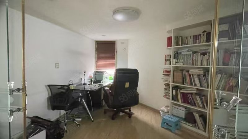 南方大厦，2室3厅2卫，194㎡，普装，租金36000元/年 租房