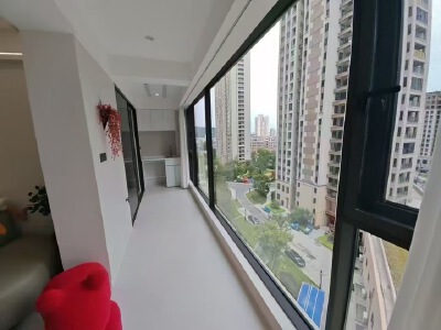 红旗府，3室2厅2卫，103㎡，精装，售价168万