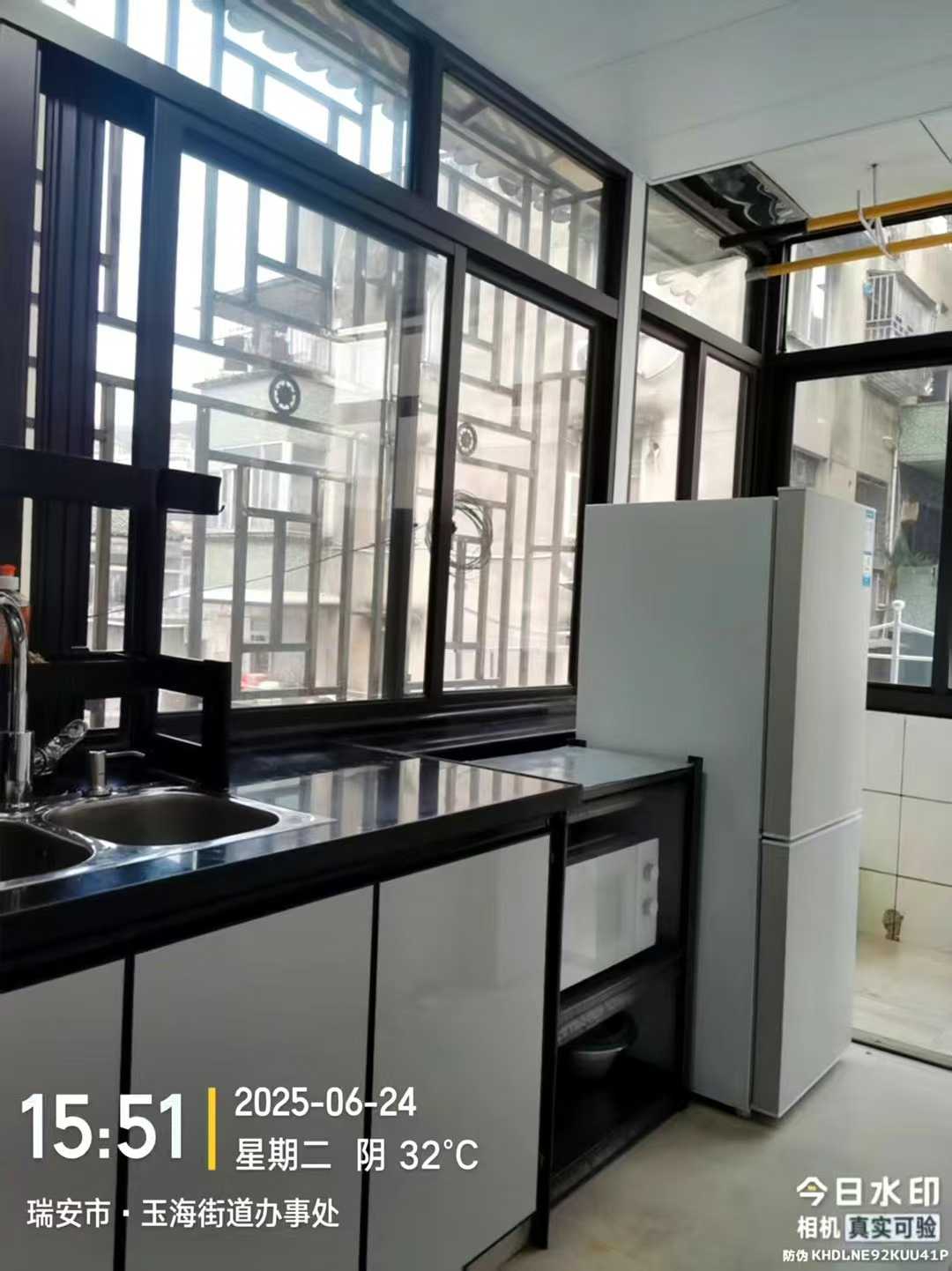 自店出售万松路4楼，面积60平方，精装，总价63万，看中可谈 二手房