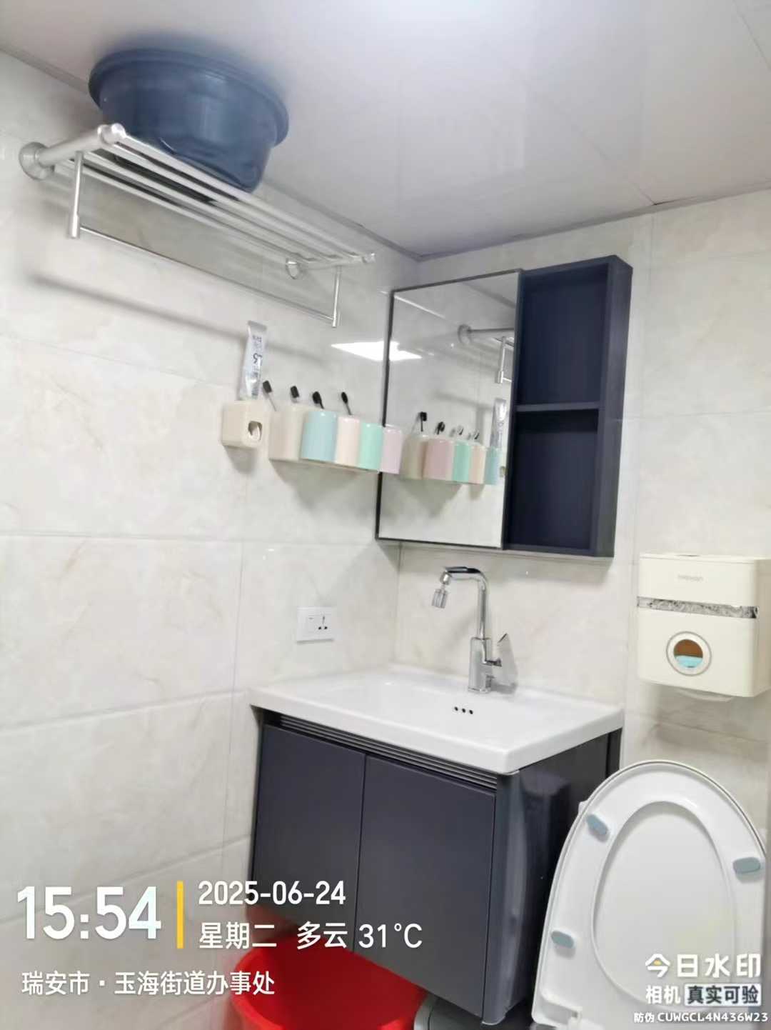 自店出售万松路4楼，面积60平方，精装，总价63万，看中可谈 二手房