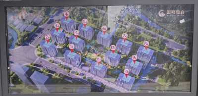 云荟华庭，一手新房直户，面积105-125平，首付15%，国有出让，120万封顶随便选 总高11层，