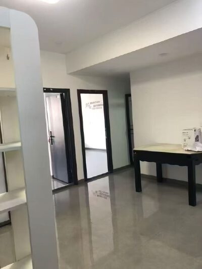 出售:阳光小区100 平方.3 室二厅二卫.清爽装修.85 万，阳光小学瑞祥中学