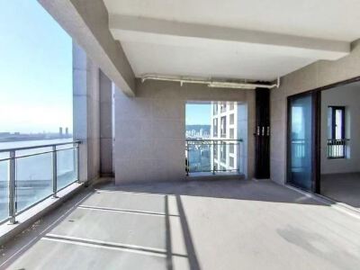 出售一线江景房外滩壹号398平中下层560万带两车位看中再谈