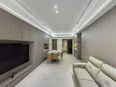出售：江境1265    118平方三室两厅两卫​豪华装修 价格180万带花园。