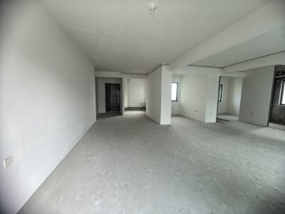 云盛锦园，4室2厅2卫，125㎡，毛坯，租金1300元/月
